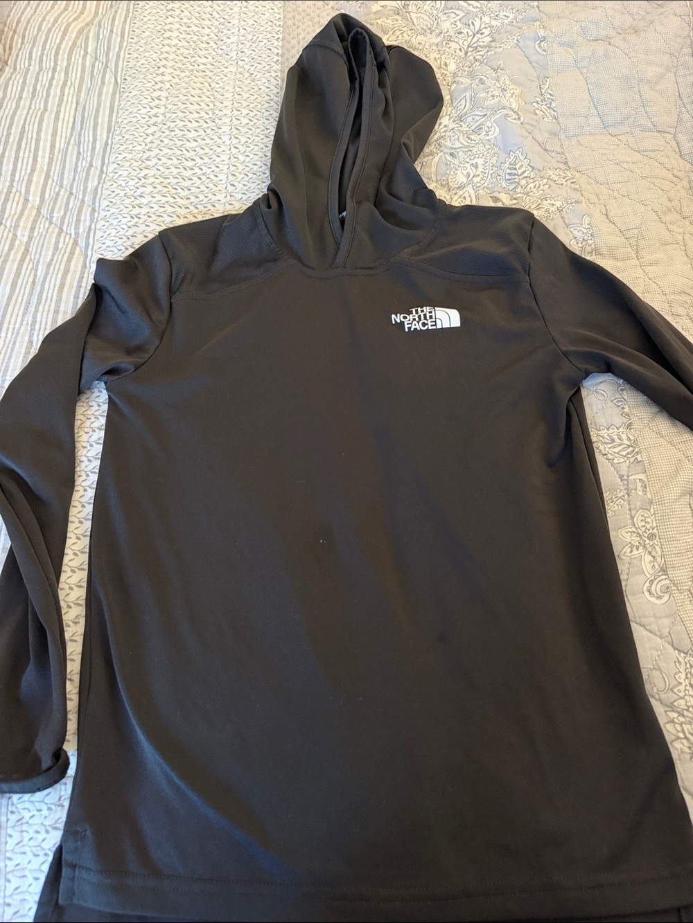 The North Face boys size 10 Black Logo Hoodie Pullover